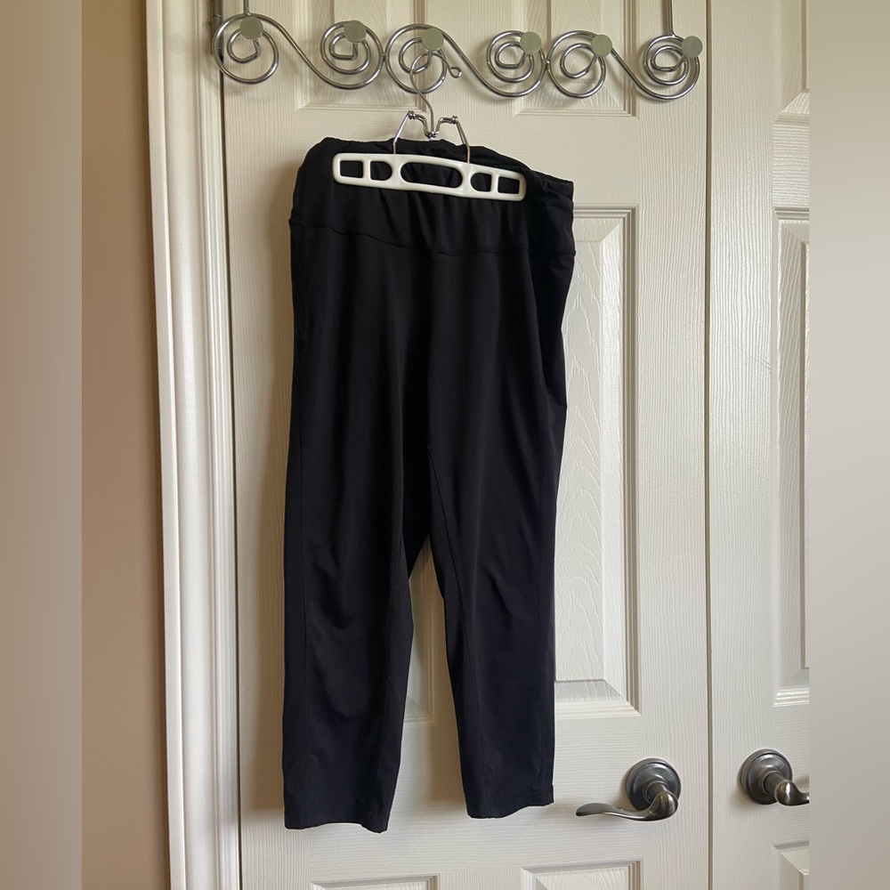Joe Fresh Black Capri Leggings